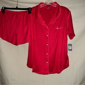 Soft 2 pc Valentine with Love logo // size Medium NWT